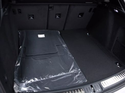 Certified 2026 Porsche Macan AWD/4WD image 38