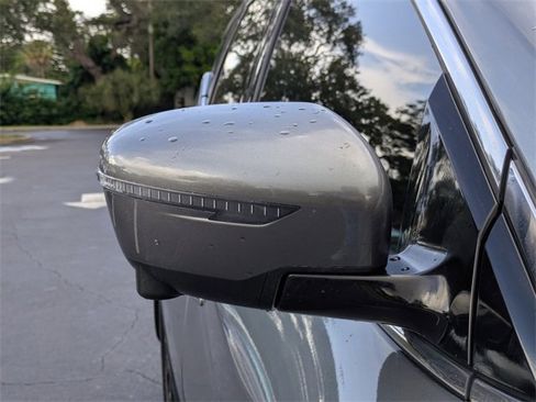 Used 2018 Nissan Murano SV w/ Premium Package image 12