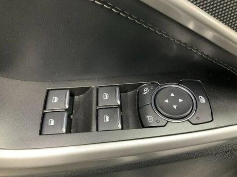 Used 2022 Ford Explorer XLT image 16