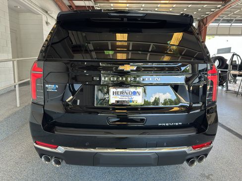 New 2025 Chevrolet Suburban Premier image 31