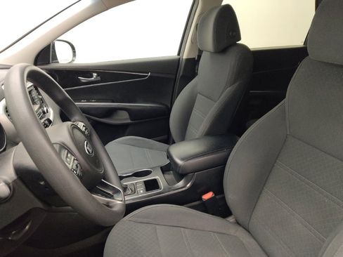 Used 2017 Kia Sorento L image 17