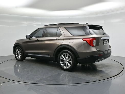Certified 2021 Ford Explorer XLT w/ Equipment Group 202A RWD image 6