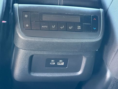 Used 2022 Nissan Pathfinder SV FWD image 13