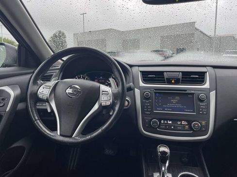 Used 2016 Nissan Altima 3.5 SL w/ 3.5 Technology Package FWD image 17