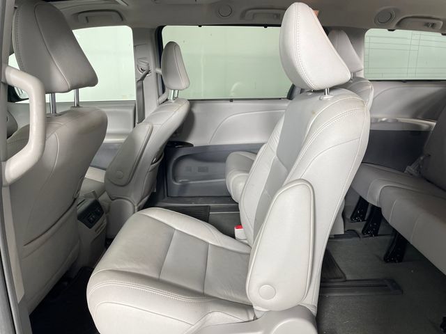 Used 2018 Toyota Sienna XLE Premium AWD/4WD image 13