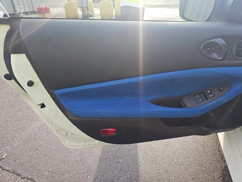 Certified 2025 Nissan Z Performance w/ Floor Mat Package RWD image 6