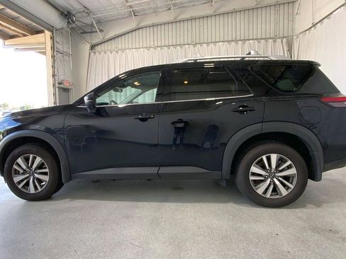 Used 2025 Nissan Pathfinder SL FWD image 26