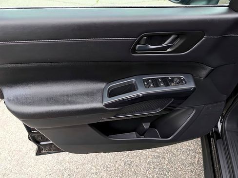 Used 2025 Nissan Pathfinder SV AWD/4WD image 48