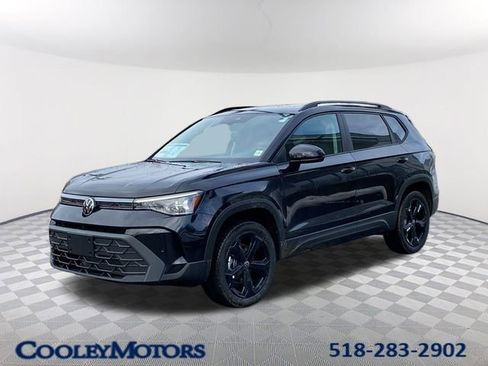New 2026 Volkswagen Taos SE AWD/4WD image 1