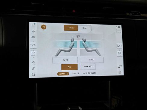 Used 2024 Land Rover Range Rover SE image 17