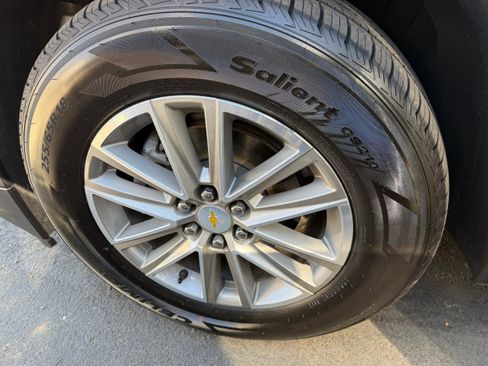 Used 2023 Chevrolet Traverse LT image 39