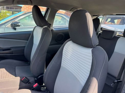 Used 2018 Toyota Yaris LE image 3