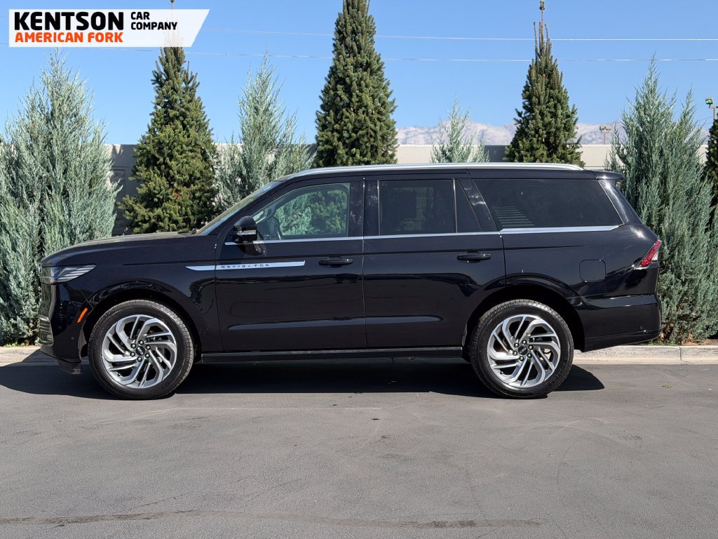Used 2025 Lincoln Navigator Reserve AWD/4WD image 4