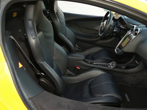 Used 2016 McLaren 570S Coupe image 17