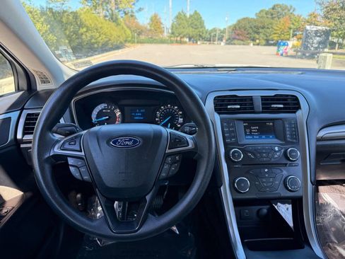 Used 2017 Ford Fusion S image 23