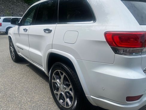 Used 2019 Jeep Grand Cherokee Overland AWD/4WD image 38