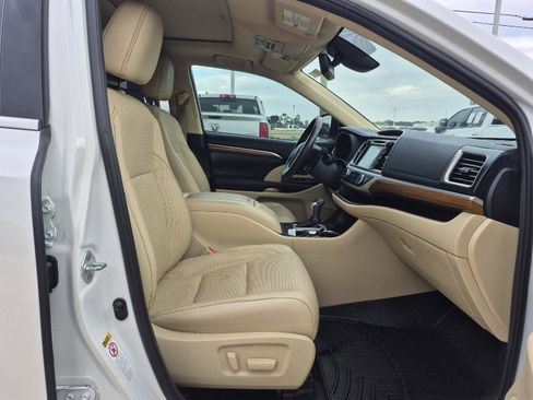 Used 2019 Toyota Highlander Limited image 14