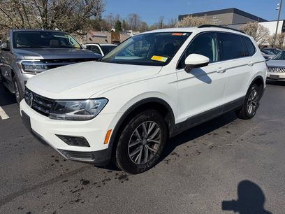 Used 2020 Volkswagen Tiguan SE w/ Panoramic Sunroof Package
