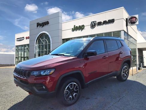 Used 2024 Jeep Compass Trailhawk image 4