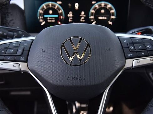 New 2026 Volkswagen Tiguan SE R-Line image 18