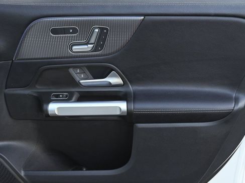 Used 2022 Mercedes-Benz GLB 250 GLB 250 w/ Premium Package image 16