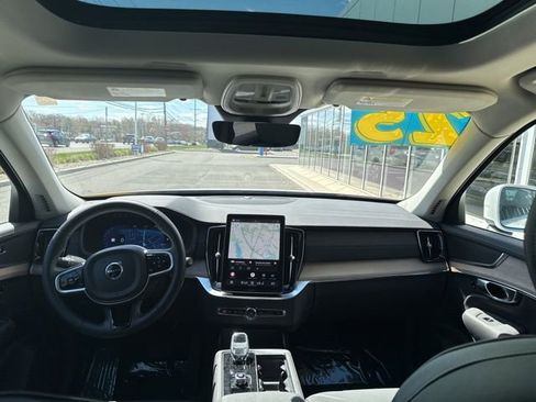 Used 2025 Volvo XC90 B6 Plus image 18