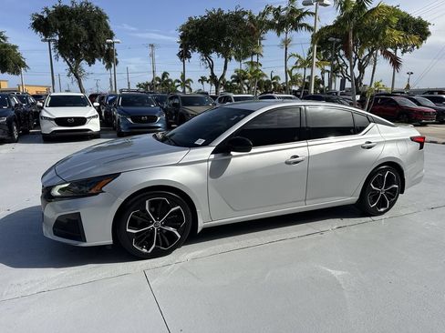 Used 2023 Nissan Altima 2.5 SR FWD image 10
