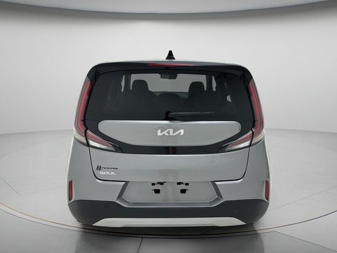 Used 2025 Kia Soul LX w/ LX Technology Package FWD image 7
