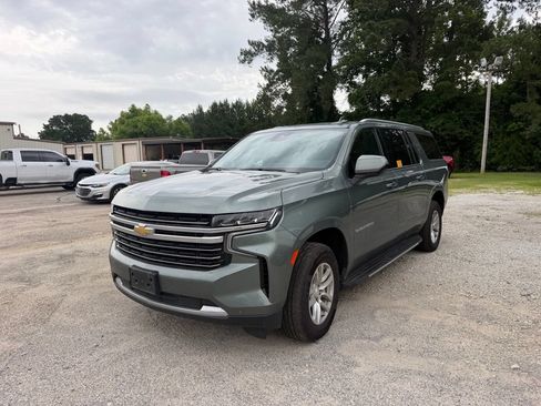 Used 2024 Chevrolet Suburban LT AWD/4WD image 1