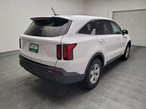 Used 2022 Kia Sorento LX FWD image 9