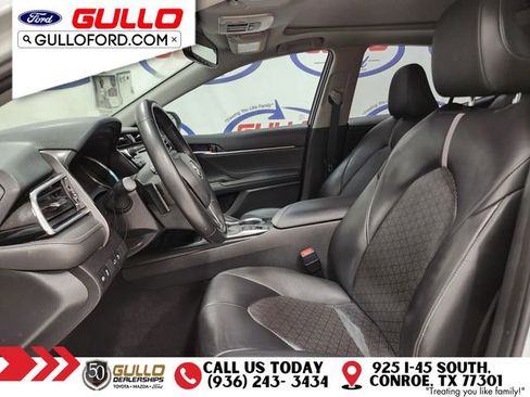 Used 2018 Toyota Camry XSE image 19