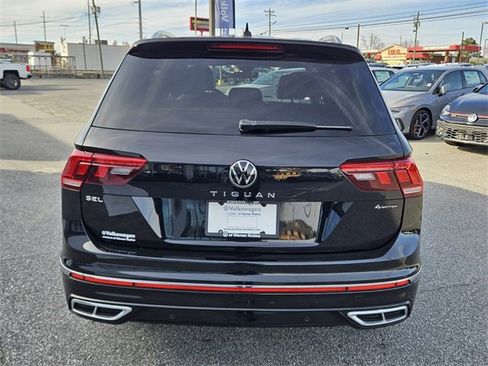 Used 2022 Volkswagen Tiguan SEL R-Line image 9
