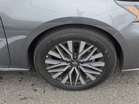 Certified 2025 Nissan Altima 2.5 SV FWD image 10