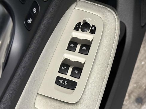 Used 2024 Volvo V60 B5 Cross Country Ultimate image 27