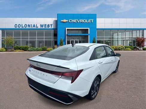 Used 2025 Hyundai Elantra Sport FWD image 11