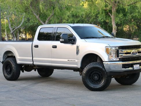 Used 2018 Ford F250 XLT image 3