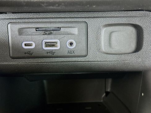Used 2022 Buick Encore GX Essence w/ Advanced Technology Package FWD image 26