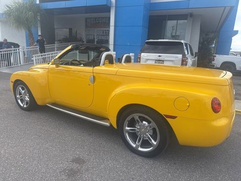 Used 2004 Chevrolet SSR w/ Preferred Equipment Group image 5