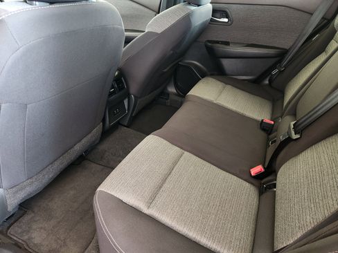 Used 2023 Nissan Rogue SV image 31