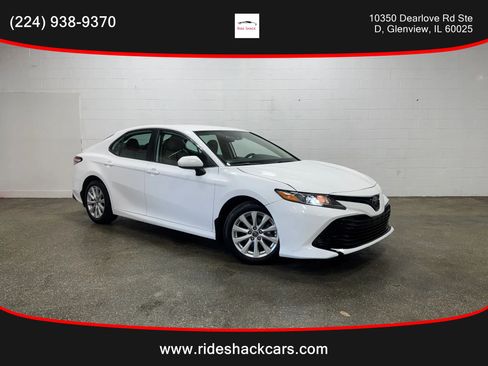 Used 2019 Toyota Camry LE FWD image 1