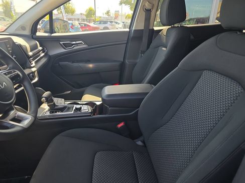 Used 2025 Kia Sportage LX FWD image 9