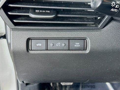 Used 2024 Nissan Altima 2.5 SV image 17