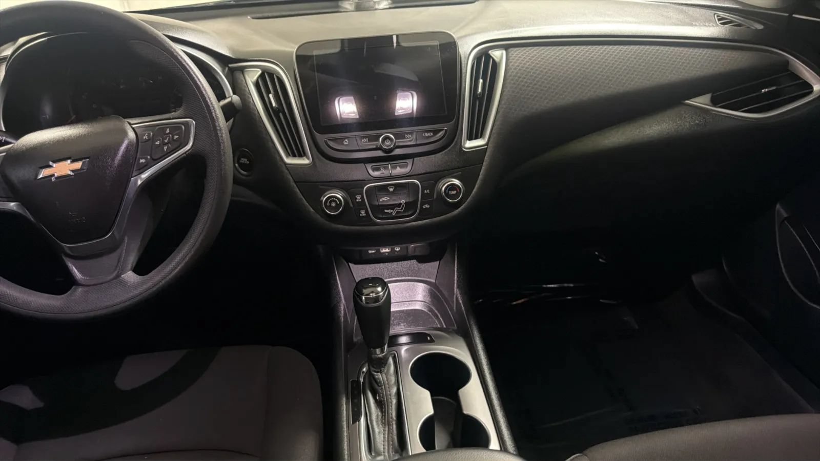 Used 2020 Chevrolet Malibu LS FWD image 16