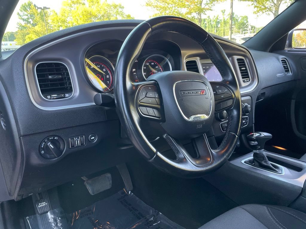 Used 2022 Dodge Charger SXT RWD image 9