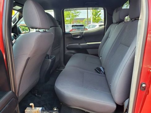 Used 2019 Toyota Tacoma TRD Sport AWD/4WD image 9