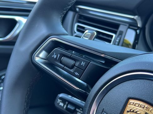 Certified 2026 Porsche Macan AWD/4WD image 31
