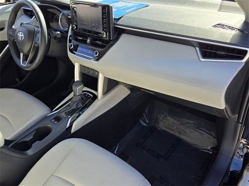 Used 2022 Toyota Corolla Cross LE image 19