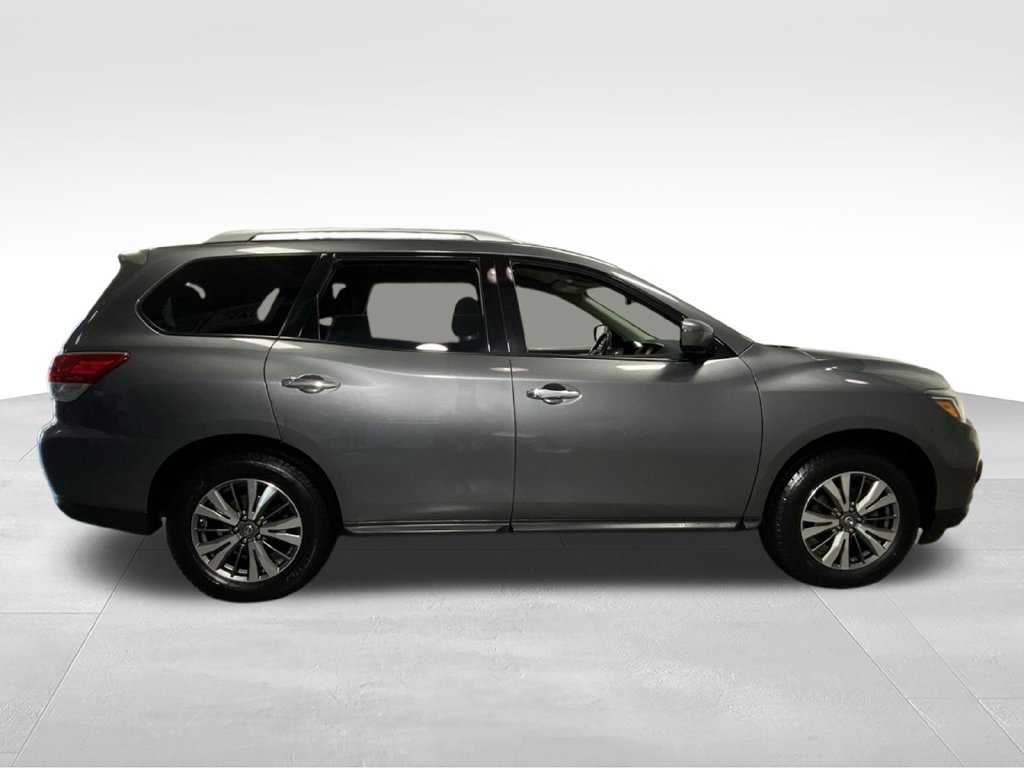 Used 2017 Nissan Pathfinder SV AWD/4WD image 10