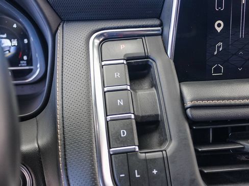 Used 2023 GMC Yukon XL AT4 w/ AT4 Premium Package AWD/4WD image 21