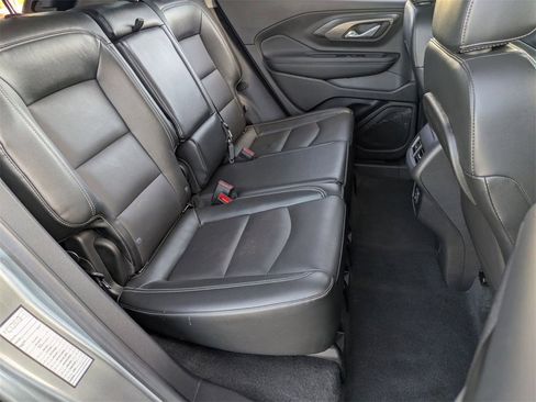 Used 2024 GMC Terrain SLT image 28